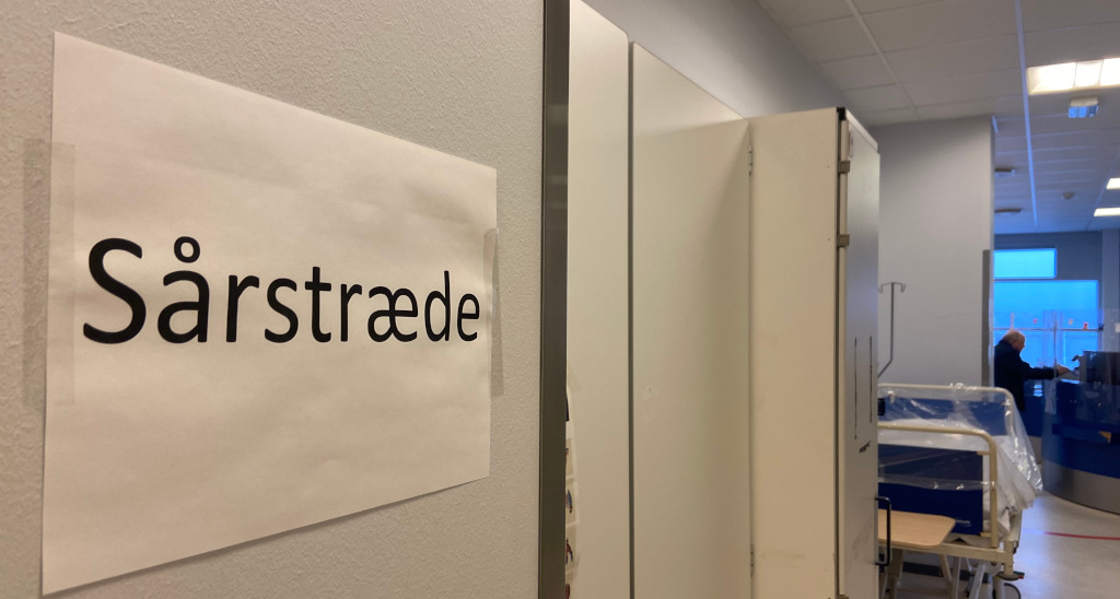 Skilt fra ambulatoriet hvorpå der står SÅRSTRÆDE